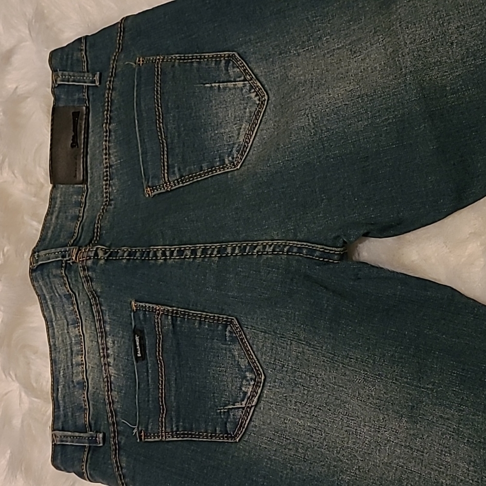 Distressed Jean's - Picture 5 of 6